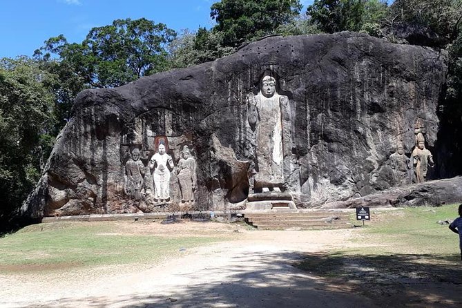 Round Tour of Sri Lanka in a Bus. - Traveler Requirements