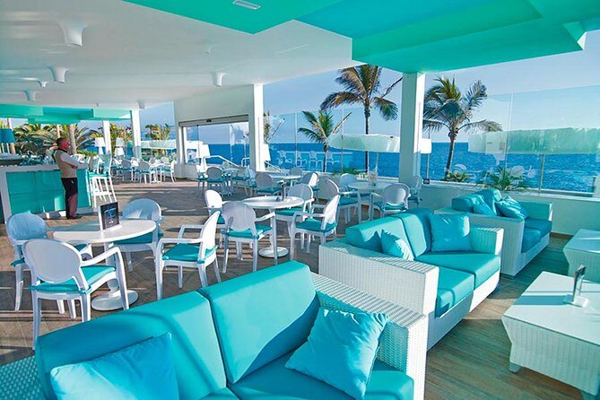 Round trip Airport (LPIA) to Atlantis, Comfort Suites, Warrick, Harbourside, RIU - The Sum Up