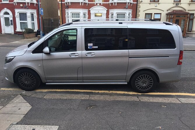 Round Trip Taxi Transfer - Gatwick Airport to & From London - Pricing and Fees