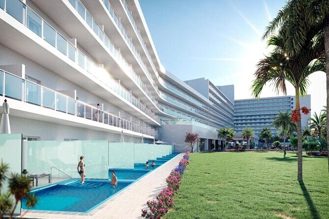 Roundtrip Transfer From Sangster Airport to Riu Palace Aquarelle - Who Should Consider This Service?