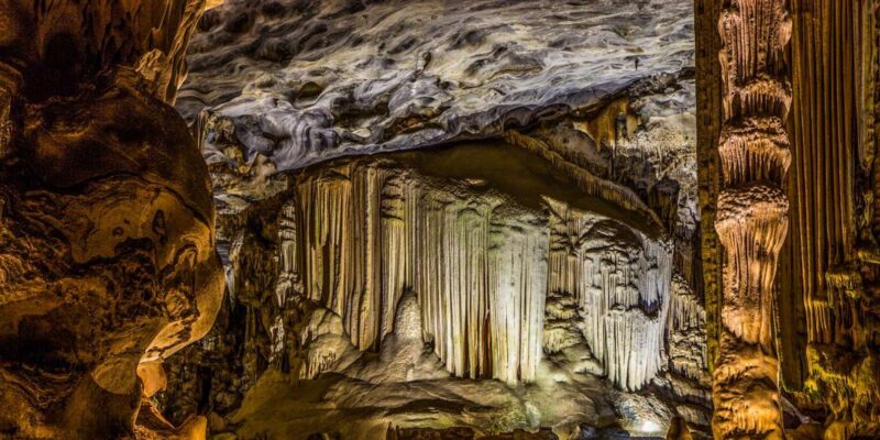 Route 62 Wine Route: Photo Tour, Cango Caves, Wine Tasting - Itinerary and Highlights