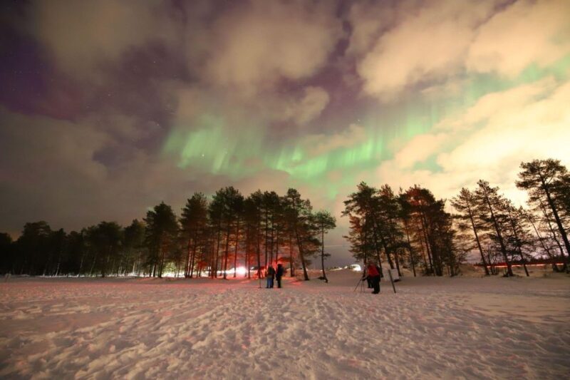 Rovaniemi: Aurora Hunting Tour with Photography by Van - Key Points