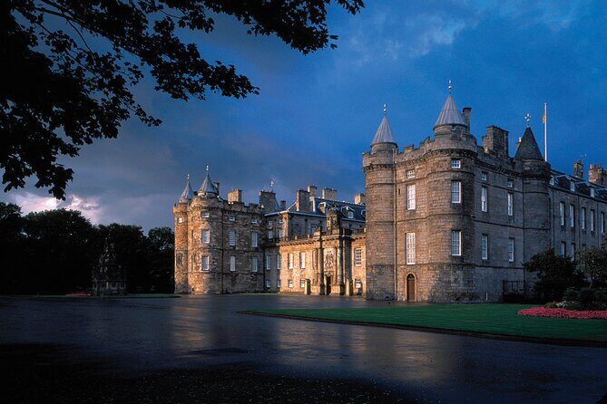 Royal Edinburgh Overnight Tour by Rail from London - FAQ