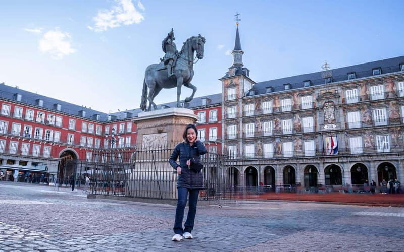 Royal Palace, Sol & Plaza Mayor Professional Photoshoot - Who Will Love This Tour?