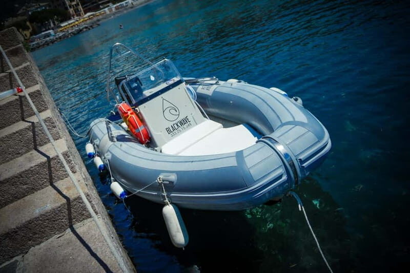 Rubber dinghy rental 500 - The Sum Up