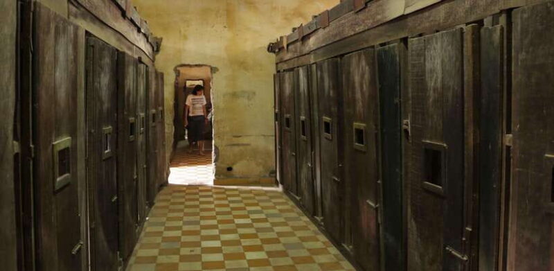 S21 & Killing Fields Tour with Khmer Lunch & Drink - A Detailed Look at the Experience