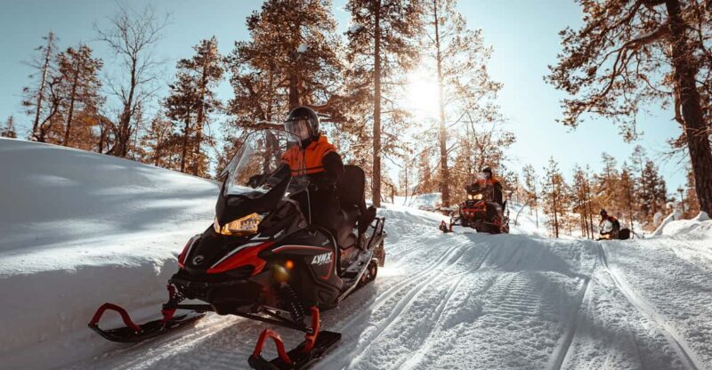 Saariselkä: Snowmobile Ride with Hot Drinks - Midway Break: Warming Up in Peace