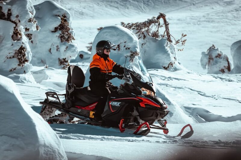 Saariselkä: Snowmobile Ride with Hot Drinks - Returning and Reflecting