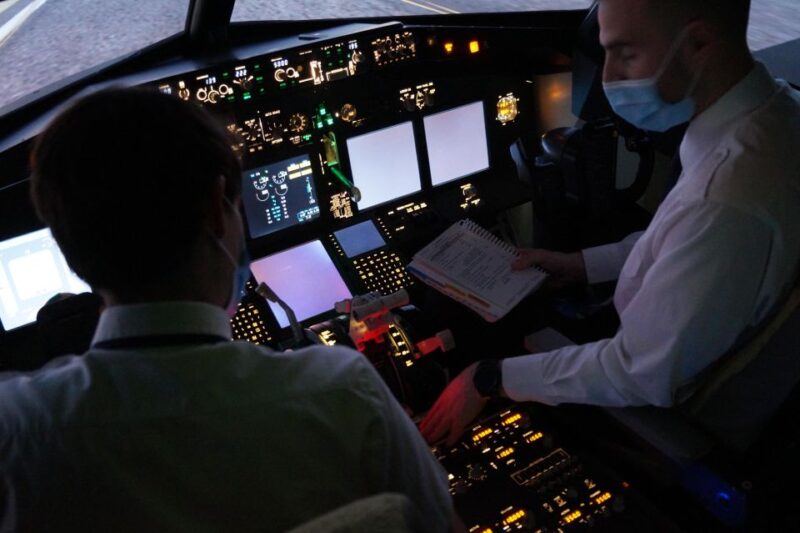 Sabadell (Barcelona): Flight Simulator Experience B737 - Age and Group Restrictions
