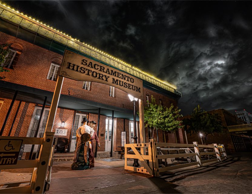 Sacramento: Gunslingers Ghosts and Ghouls Walking Tour - Infamous, Mysterious Deaths Investigation