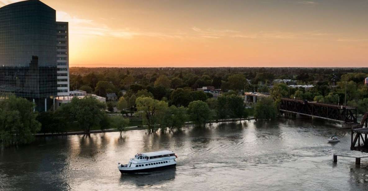 Sacramento: New Years Eve River Firework Cruise - Amenities Onboard