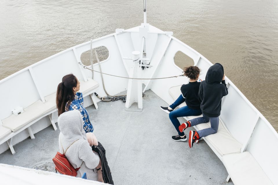 Sacramento: River Cruise With Narrated History - Language and Tour Guide Information
