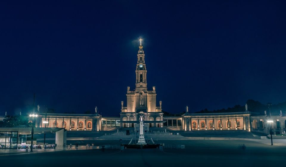 Sacred Sanctuaries & Wonders: Fátima, Nazaré & Óbidos - Destinations