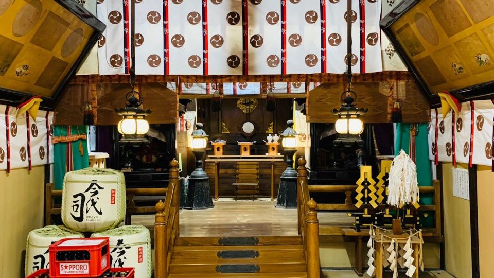 Sacred Sips: Sake Tasting Within a Shrine - Key Points