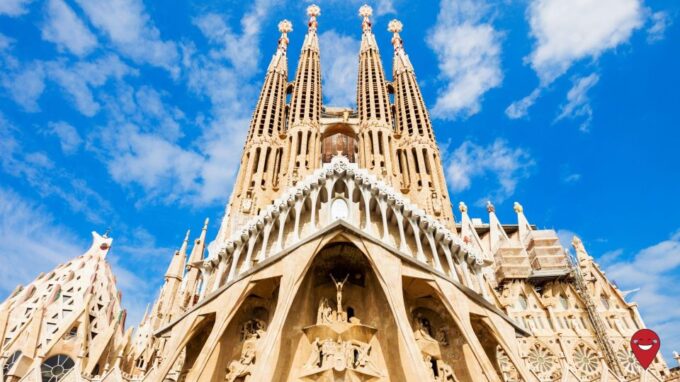 Sagrada Familia: History&Legends Comedy Tour - Tour Duration and Accessibility