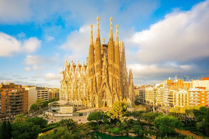 Sagrada Familia: Priority Access & Guided Tour - A Closer Look at the Tour Experience