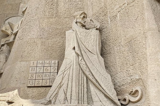 Sagrada Familia Private Tour With Expert Guide - Meeting Point and Accessibility