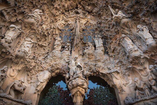 Sagrada Familia Private Tour with Priority Entrance - Key Points