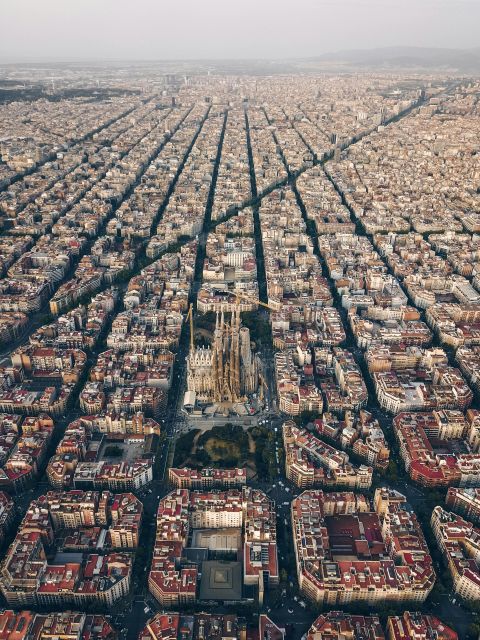 Sagrada Familia Shooting Couple W/ Private Photographer - Key Points