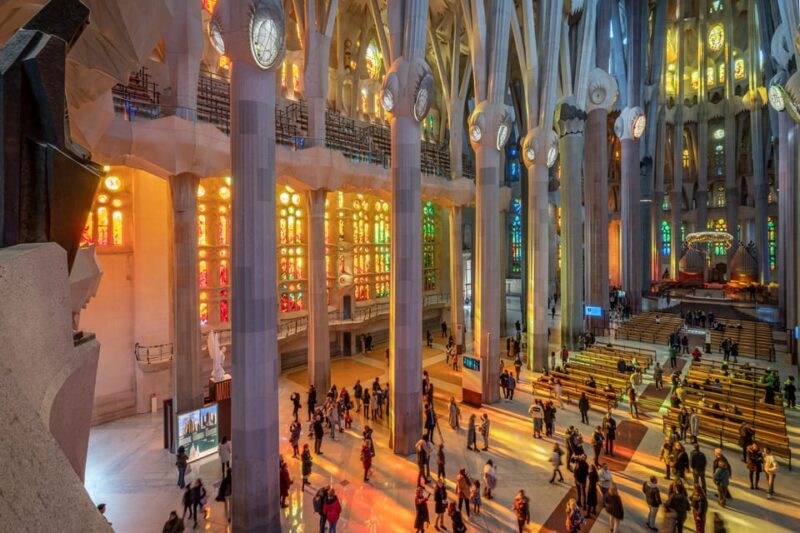 Sagrada Familia Tour With Express Entry and Local Guide - Itinerary Details
