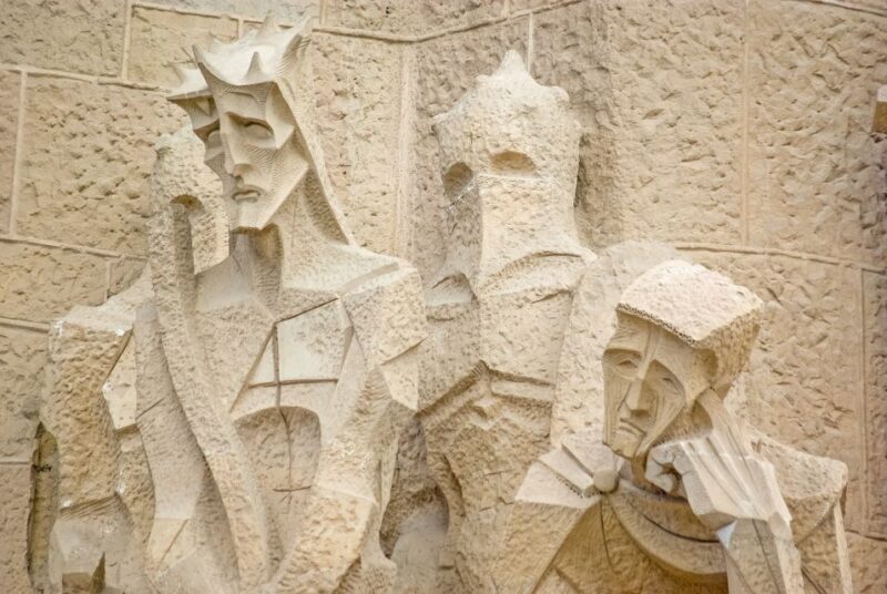 Sagrada Familia Tour With Express Entry and Local Guide - Getting to the Meeting Point