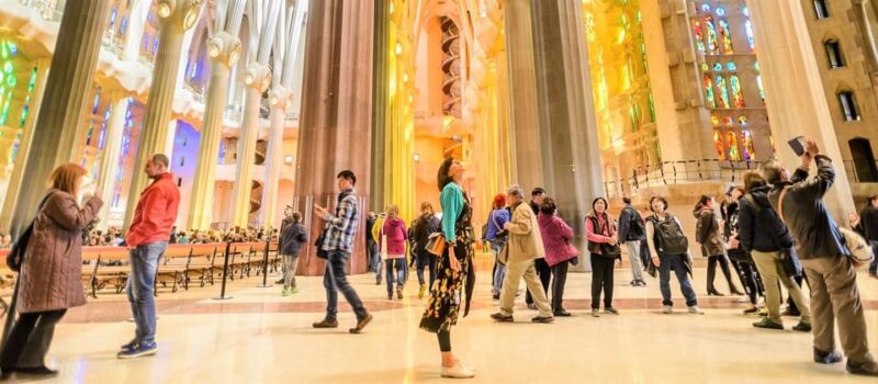 Sagrada Familia With Official Guide & Fast-Track Entry - Key Points