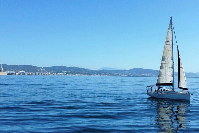Sailboat ride for private groups in Barcelona - Stop 4: W Barcelona and Marina Vela