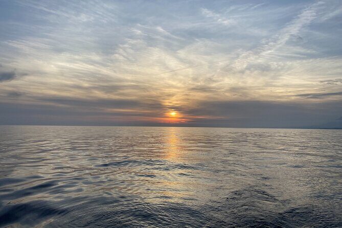 Sailing at sunset along the cliffs of Maro-Compartida - Key Points