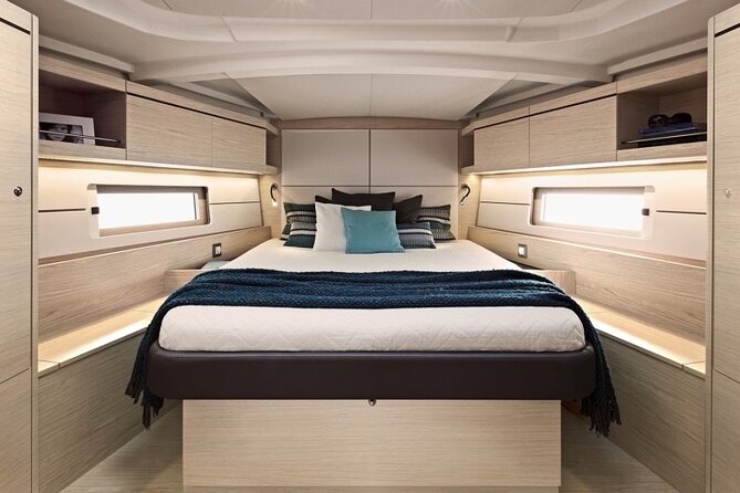 Sailing Charter Around Vancouver Harbour Private Tour - Schedule