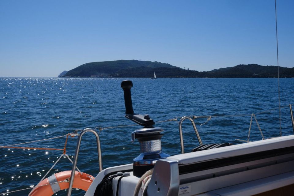 Sailing on the Arrábida Coast - Description
