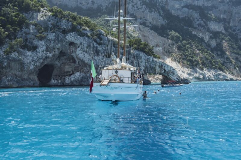 Sailing ship in exclusive, tour around the Gulf of Orosei - FAQ