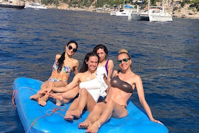 Sailing tour and lunch on board Sorrento and Capri - Who Should Consider This Tour?