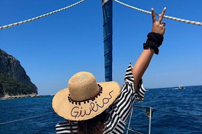 Sailing tour and lunch on board Sorrento and Capri - FAQs