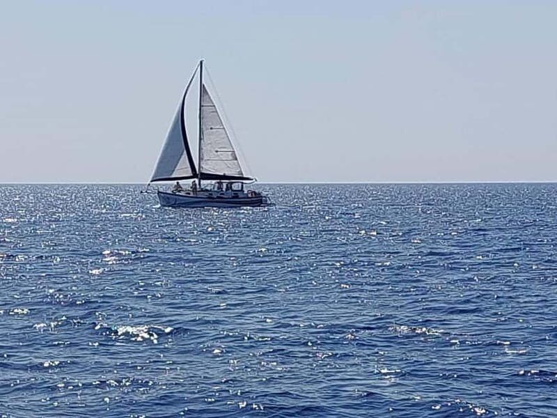 Sailing tour around Lindos with food and drinks - Key Points