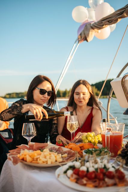 Sailing Tour in Barcelona - Boat Specifications