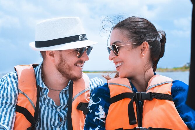 Sailing Tour Through the Laguna De Los Siete Colores - Exploring the Laguna De Los Siete Colores