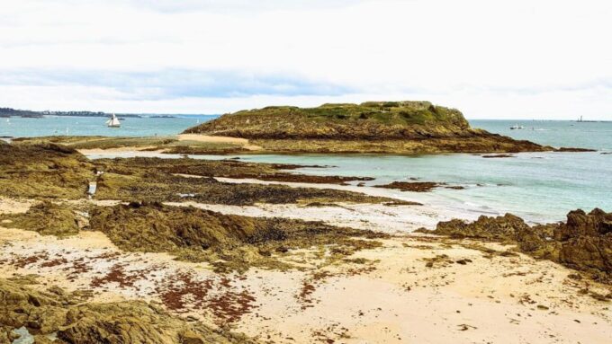 Saint Malo: Leisurely Stroll Through Historical Old Town - Navigating the Self-Guided Tour