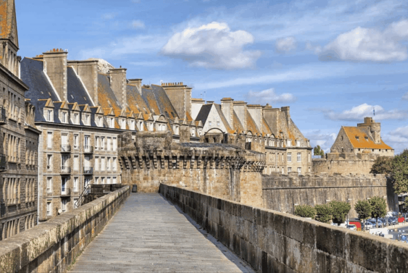 Saint-Malo: Private Guided Tour of the Historic Walled City - Exploring Saint-Malos Key Sites