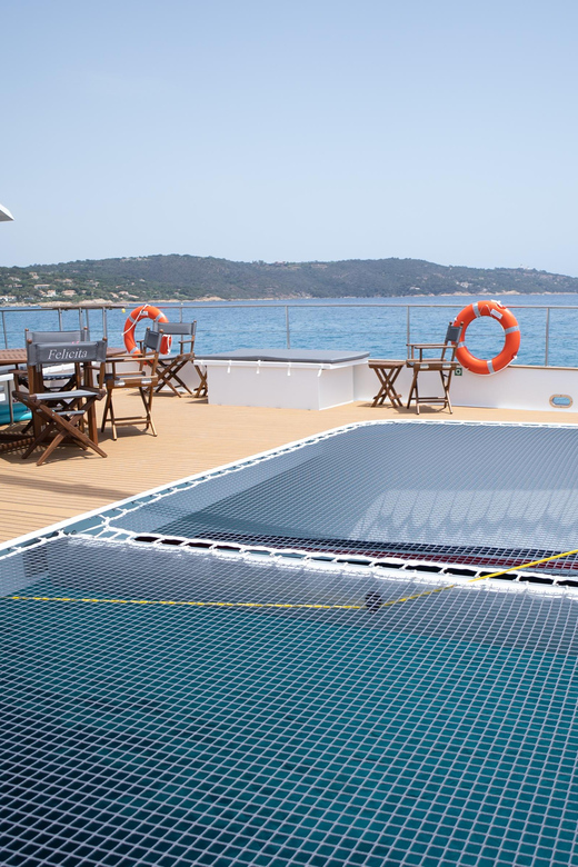 Saint Raphael: Meal & Full Day Cruise to the Lérins Islands - Onboard Experience