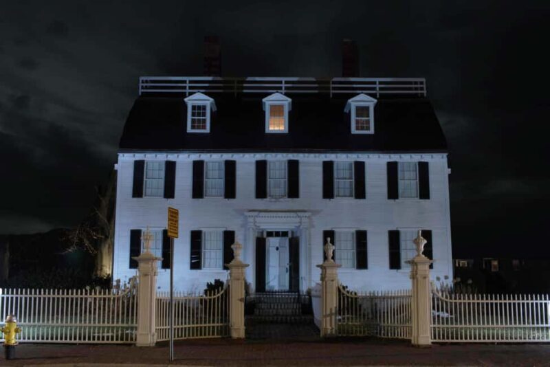 Salem: Boos and Brews Haunted Pub Crawl - Authenticity and Atmosphere