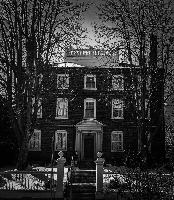 Salem, MA: Mysteries & Murder Guided Walking Tour - Macabre True Crime Stories