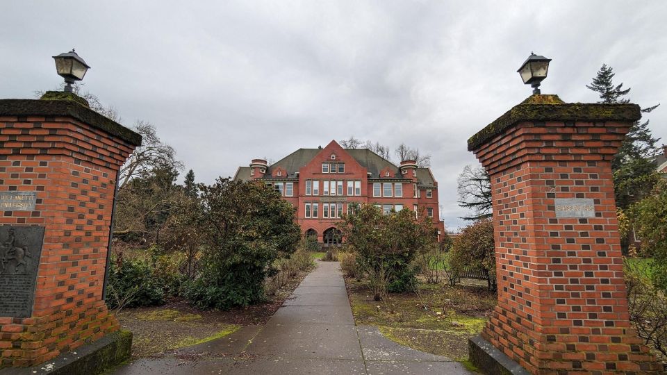 Salem Oregon: Scavenger Hunt Walking Tour and Game - Uncovering Salems History and Culture