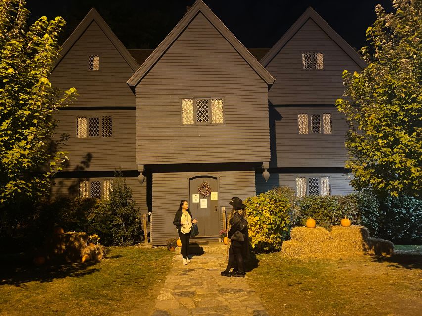 Salem: Psychic Bewitched Tour With Tarot Reading - Tarot Reading Experience