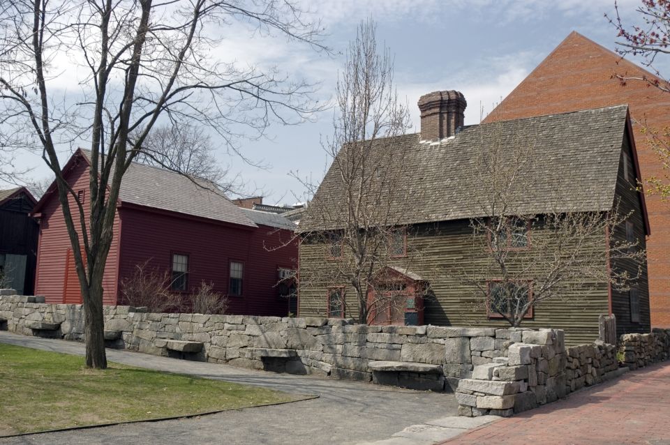 Salem: Requiem for Salem Walking Ghost Tour - Tour Duration and Group Size