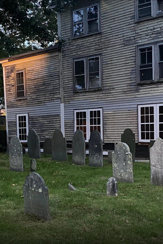Salem: Specters and Apparitions Ghost Hunting Tour - Guides and Atmosphere