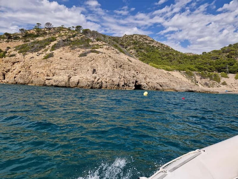 Salou: Boat ride and visit to the sea wolf cave. - An In-Depth Look at the Salou Coastal Boat Tour