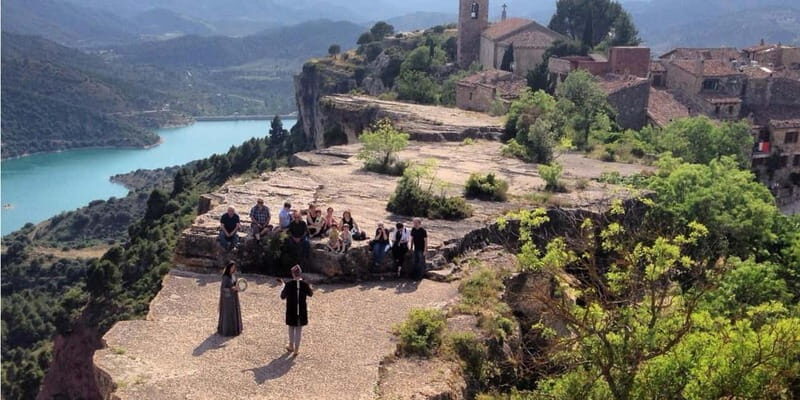 Salou: Siurana Medieval Village Guided Tour w/ Hotel Pickup - Guide Expertise and Personal Touch