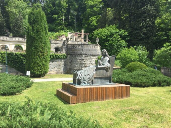 Salt Mine Slanic Prahova & Peles Castle - Daytrip - Important Participant Information