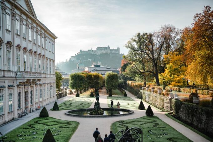 Salzburg: 2-Hour Guided Walking Tour With a Photographer - Booking and Cancellation Policy