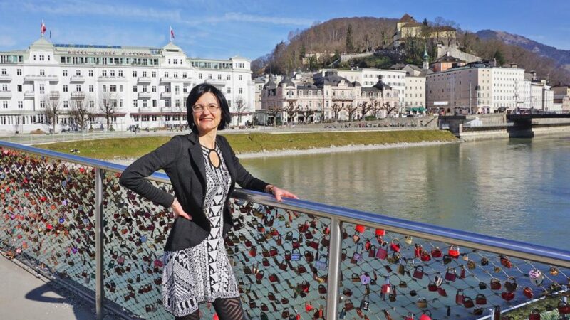 Salzburg: Mozart Tour & City Tour With Tasting - Detailed Itinerary